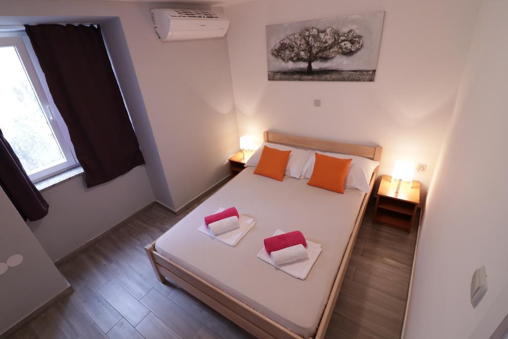 Apartments In City Center Ventus Novalja Zimmer foto