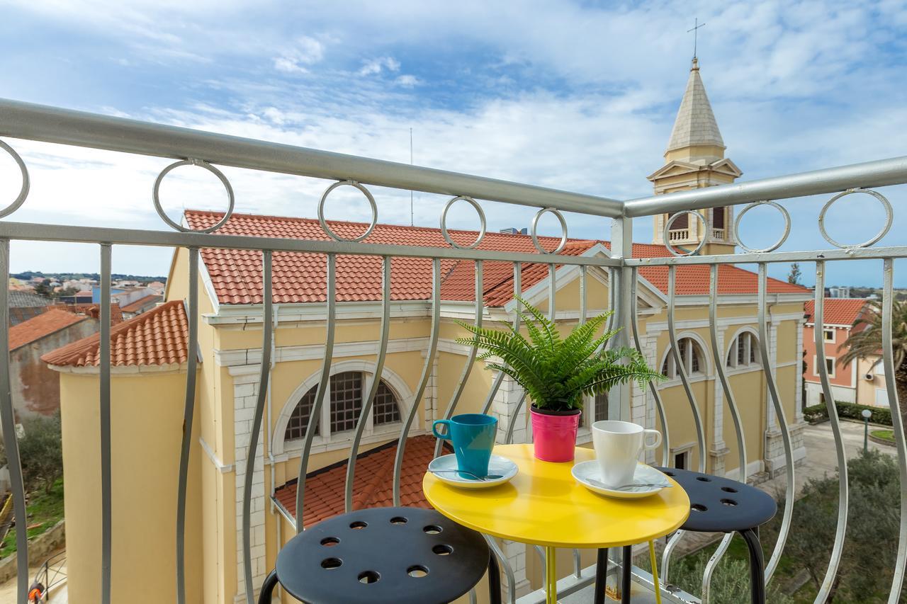 Apartments In City Center Ventus Novalja Exterior foto