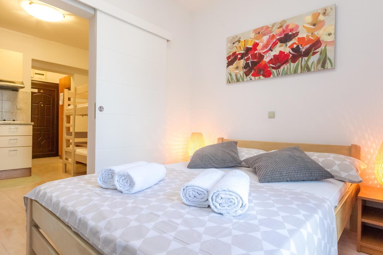 Apartments In City Center Ventus Novalja Exterior foto