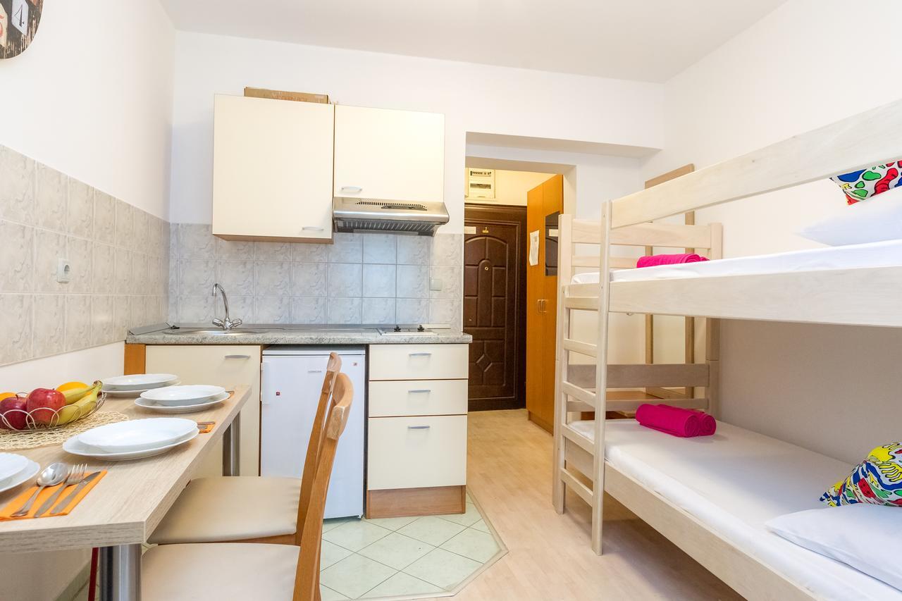 Apartments In City Center Ventus Novalja Exterior foto