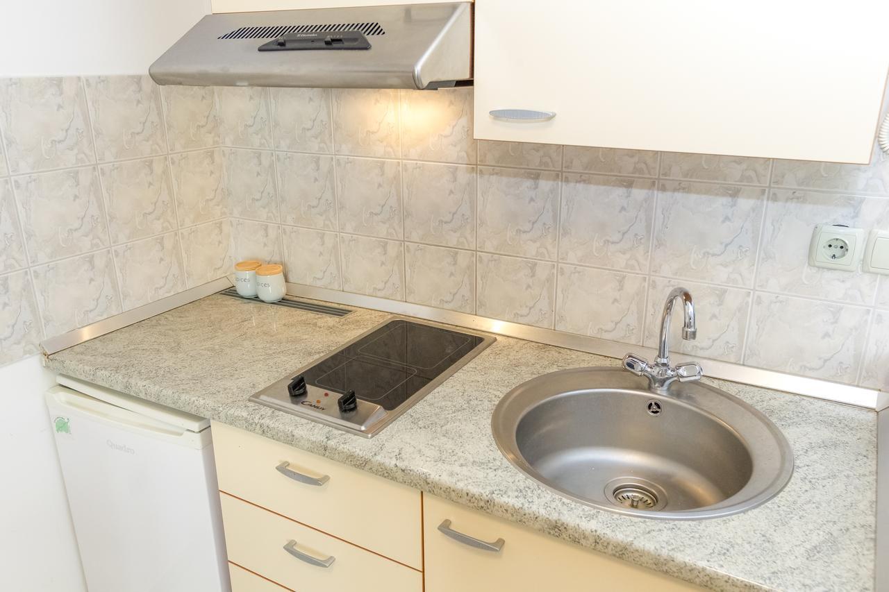 Apartments In City Center Ventus Novalja Exterior foto