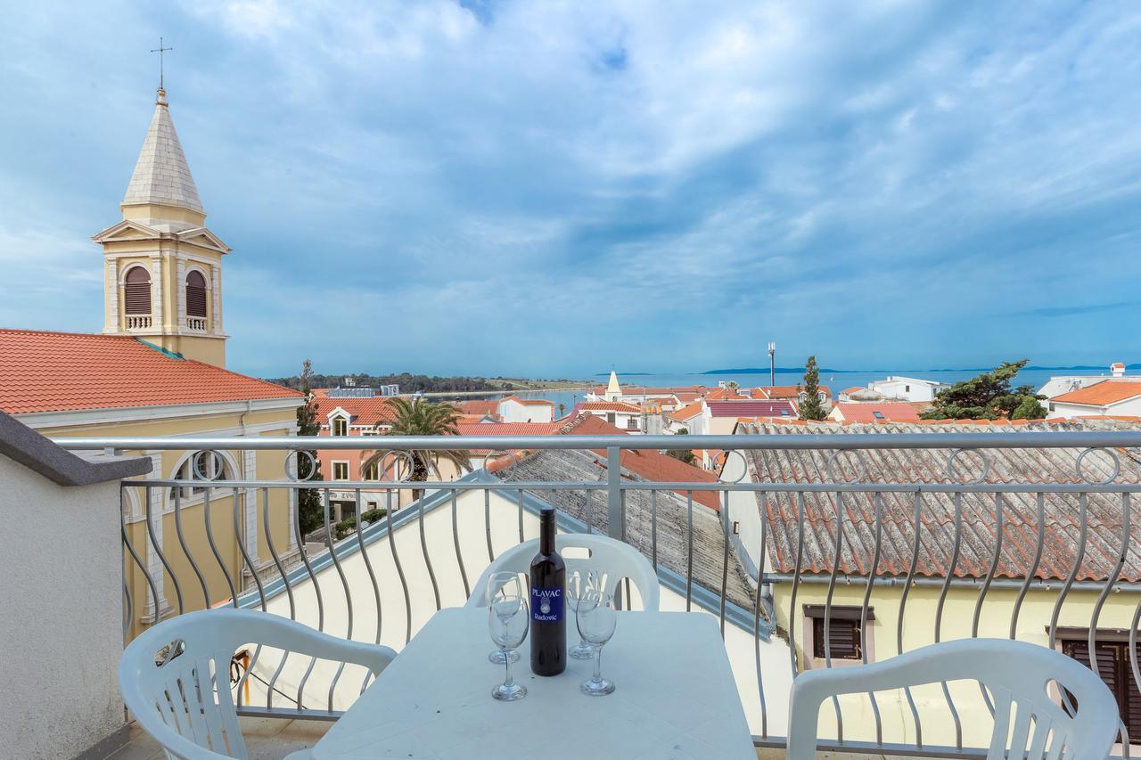 Apartments In City Center Ventus Novalja Exterior foto