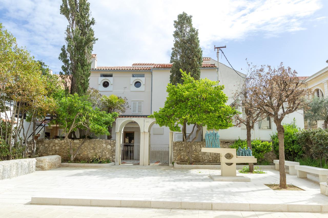 Apartments In City Center Ventus Novalja Exterior foto