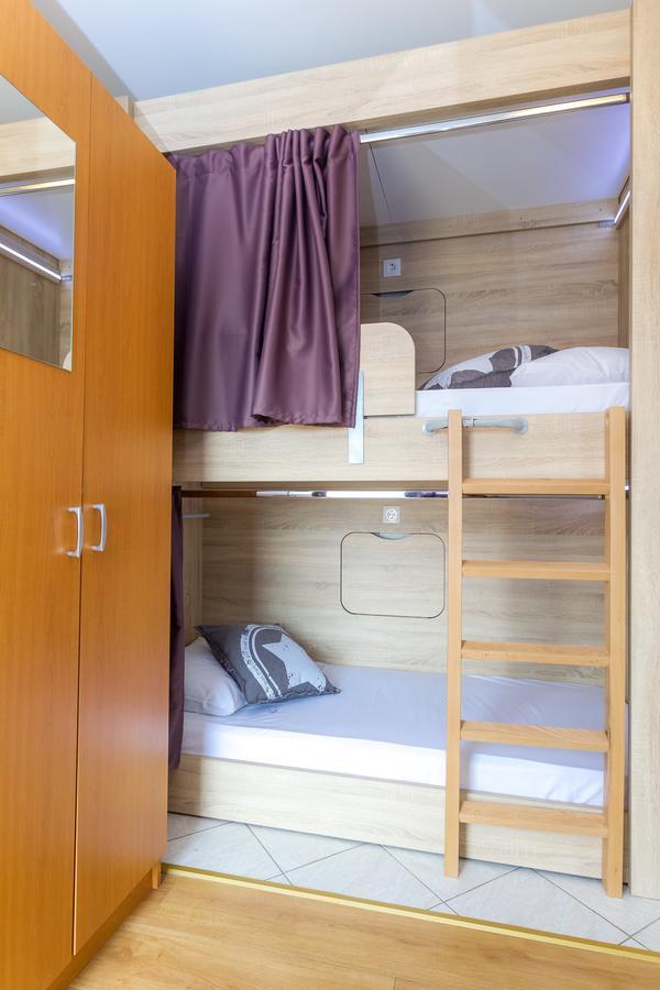 Apartments In City Center Ventus Novalja Exterior foto