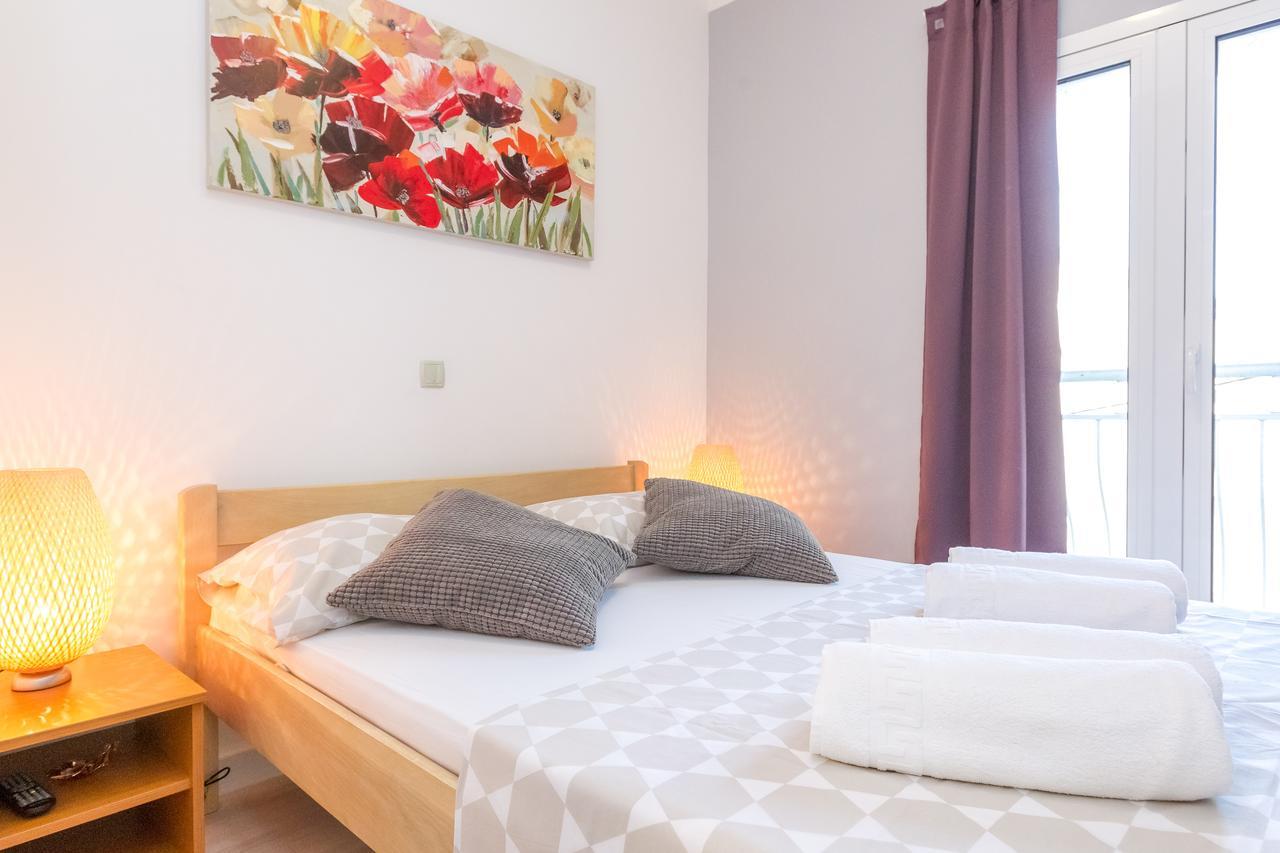 Apartments In City Center Ventus Novalja Exterior foto